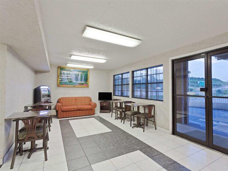 Days Inn By Wyndham Downtown-Nashville West Trinity Lane Exteriör bild