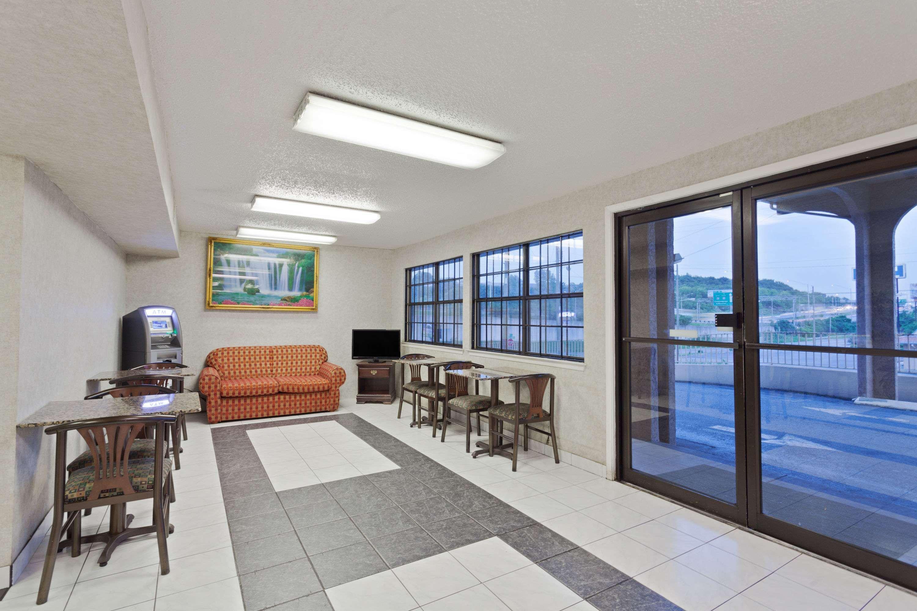 Days Inn By Wyndham Downtown-Nashville West Trinity Lane Exteriör bild