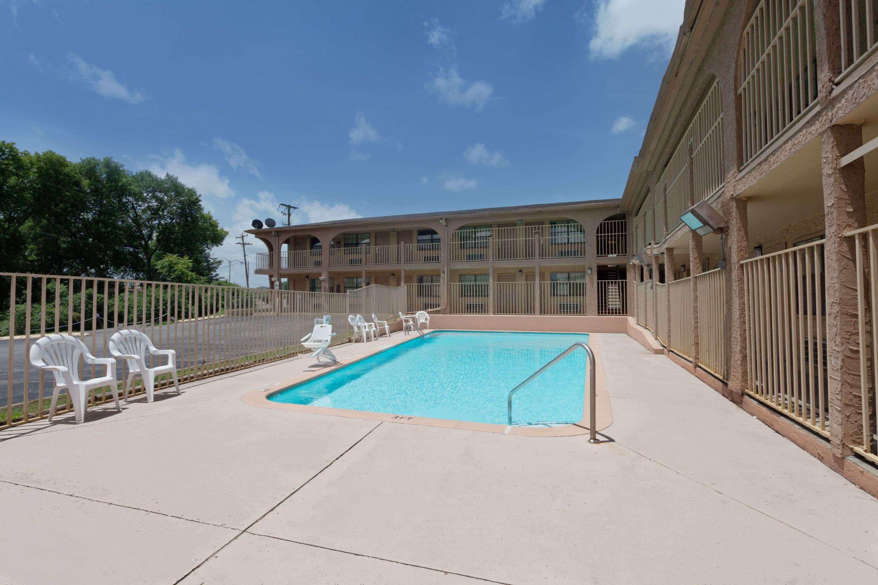 Days Inn By Wyndham Downtown-Nashville West Trinity Lane Exteriör bild