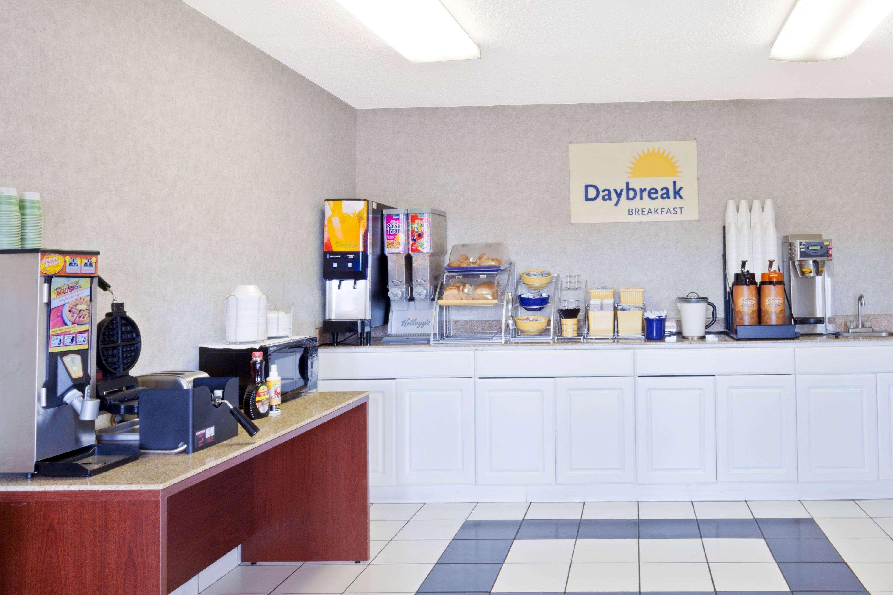 Days Inn By Wyndham Downtown-Nashville West Trinity Lane Exteriör bild