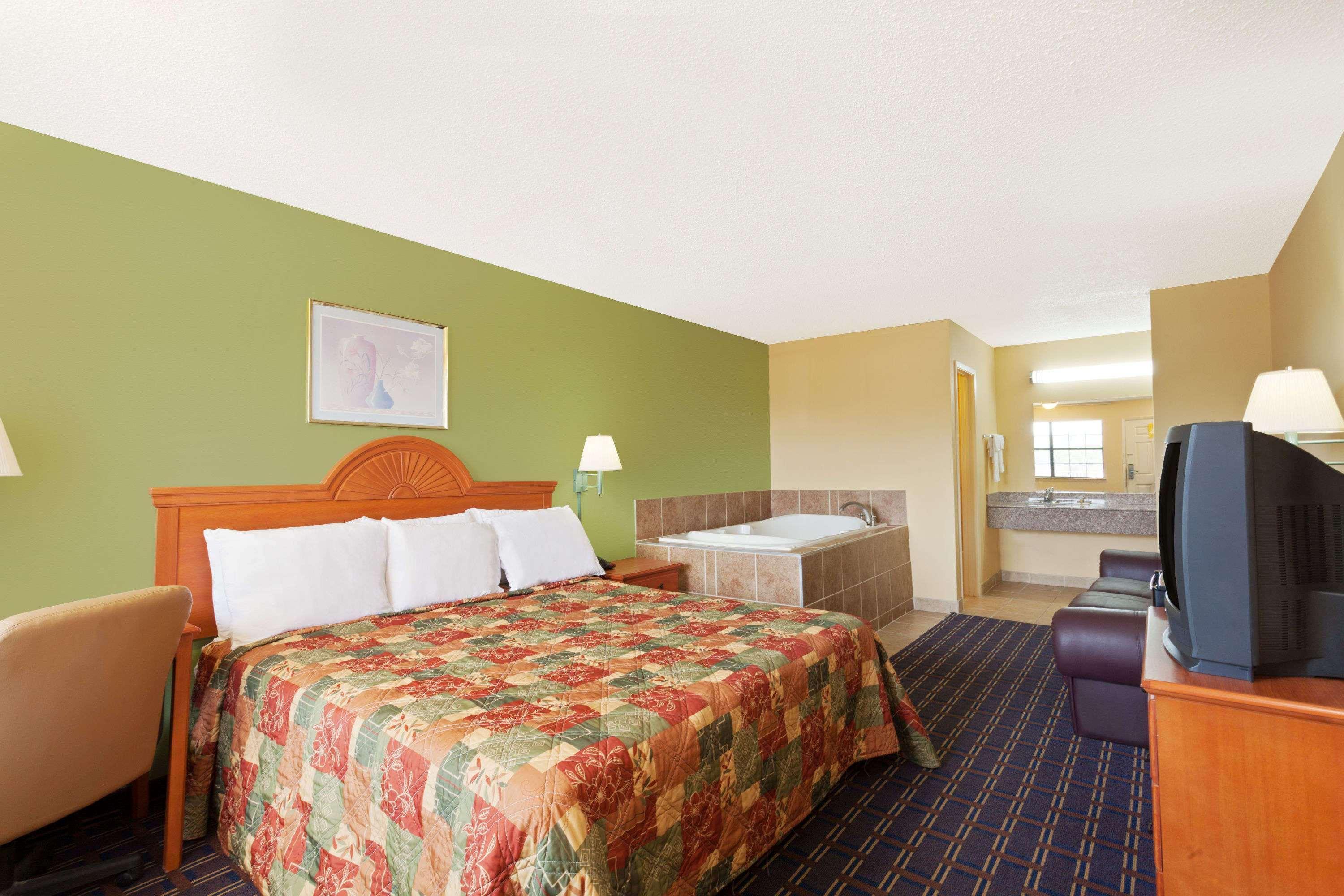 Days Inn By Wyndham Downtown-Nashville West Trinity Lane Exteriör bild