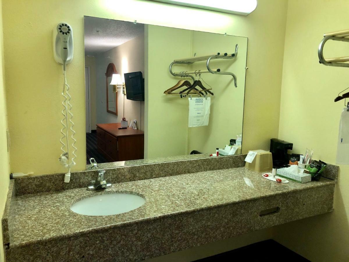 Days Inn By Wyndham Downtown-Nashville West Trinity Lane Exteriör bild